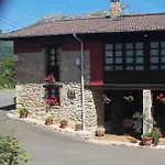 Casa Pumarada Holiday home Sardeda